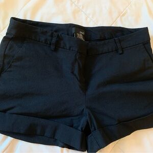 Zinc Women's Classic Black Bermudas